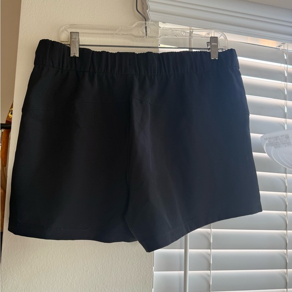 Lululemon Black On the Fly Short Size 10 - Picture 2 of 4